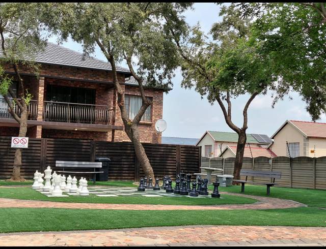 2 BEDROOM SECTIONAL TITLE FOR SALE IN SONNEVELD